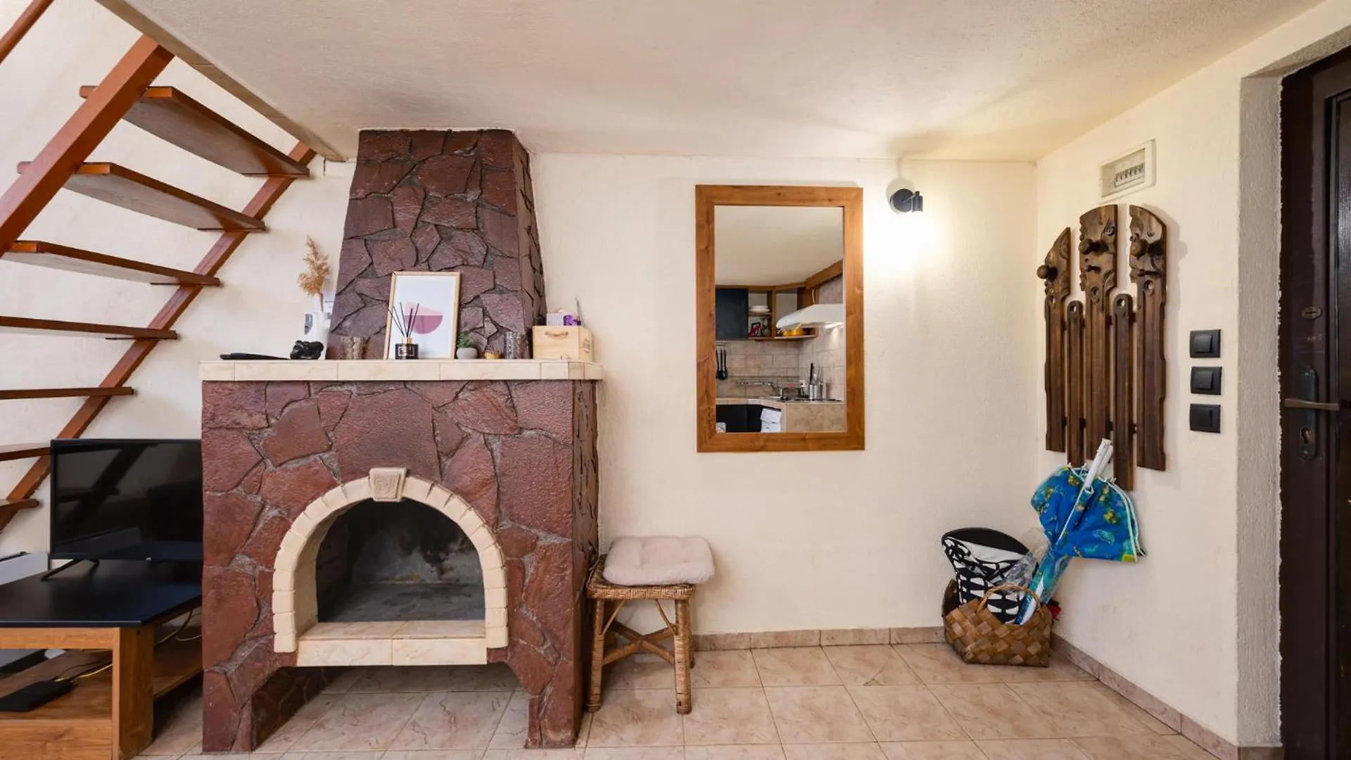 Cozy Nest Charming Loft In The Heart Of Varna Apartment