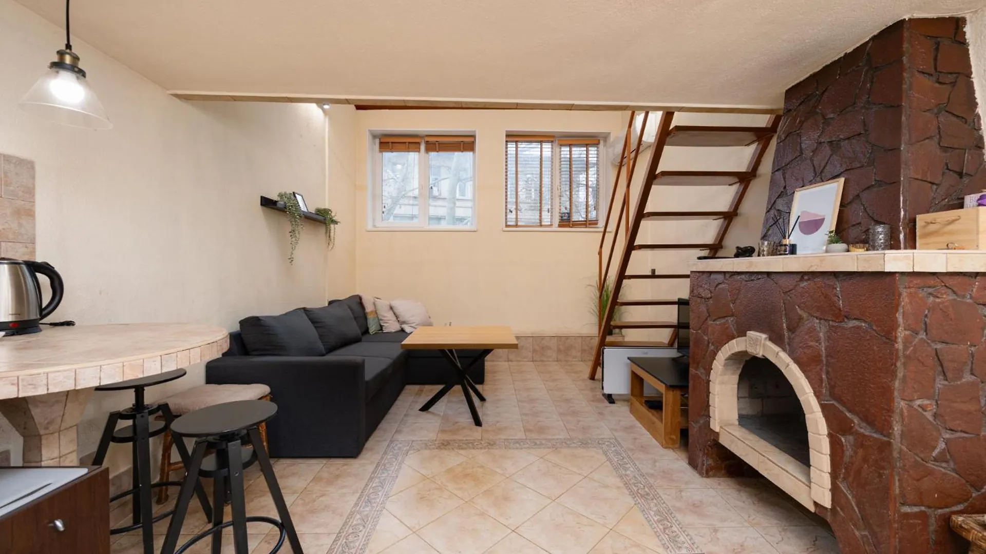 Cozy Nest Charming Loft In The Heart Of Varna