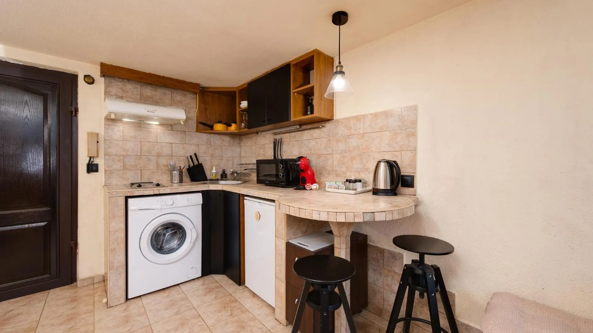 Cozy Nest Charming Loft In The Heart Of Varna 0*,